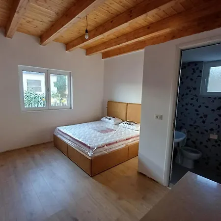 Stone Kajo Roshnik Guest house