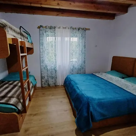 בית הארחה Stone Kajo Roshnik 3*