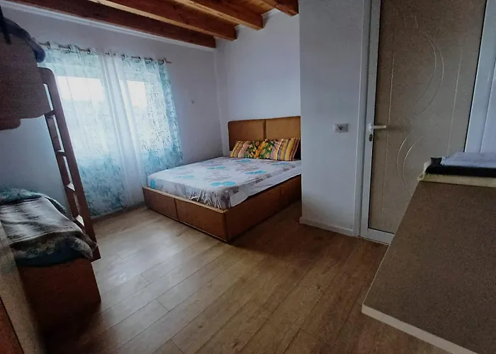 Stone Kajo Roshnik Vendégház 3*